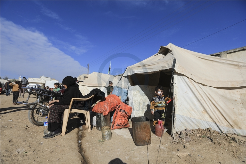 Li Ezêzê malên bi brîkêtan tên çêkirin ji bo kesên di konan da dijîn bûne hêvî