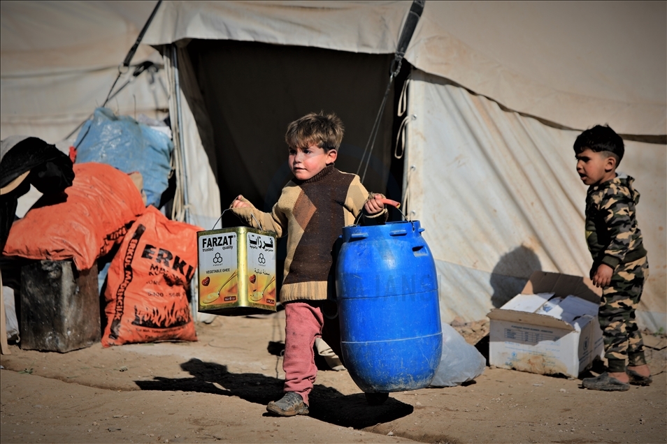 Li Ezêzê malên bi brîkêtan tên çêkirin ji bo kesên di konan da dijîn bûne hêvî