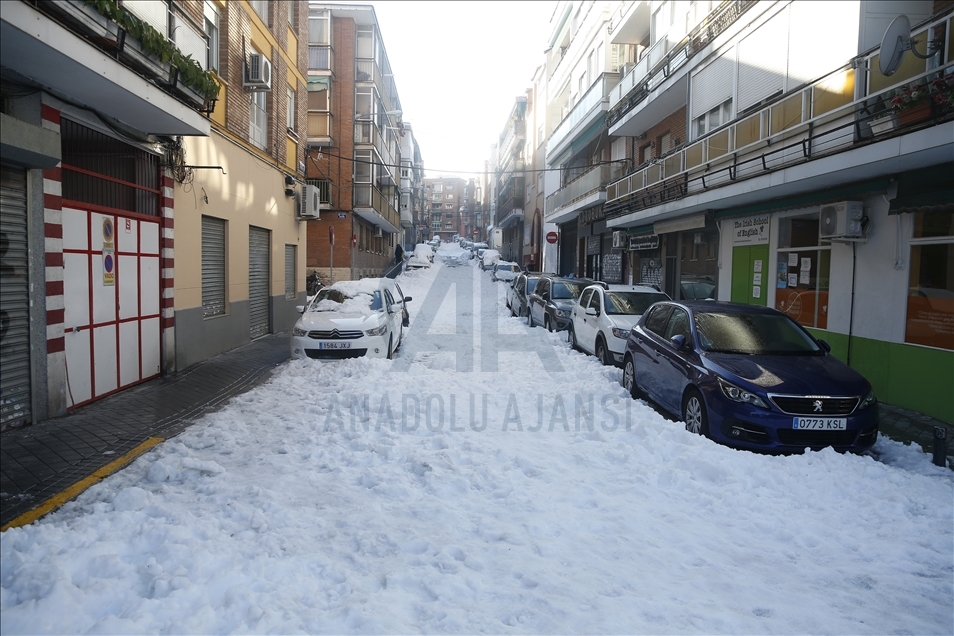 Fuerte tormenta de nieve golpea Madrid