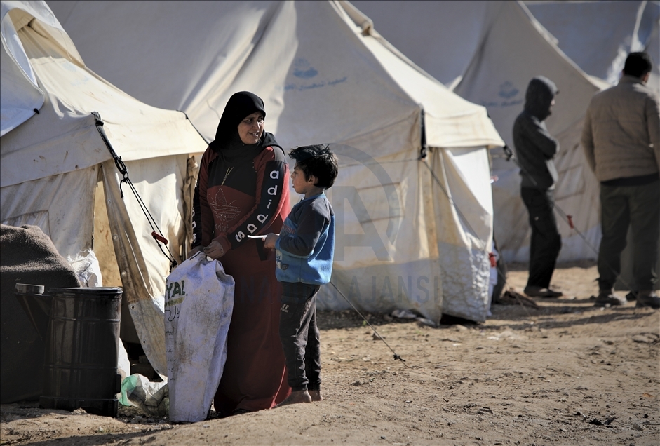 Li Ezêzê malên bi brîkêtan tên çêkirin ji bo kesên di konan da dijîn bûne hêvî