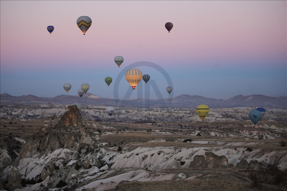 سال گذشته بیش از 120 هزار گردشگر کاپادوکیای ترکیه را از فراز آسمان تماشا کردند