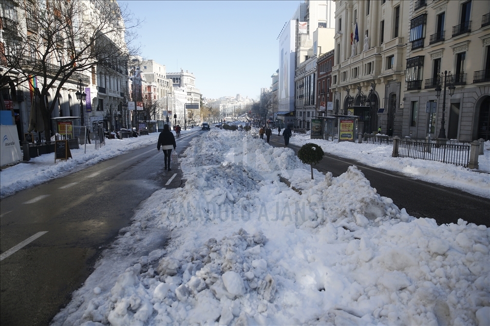 Fuerte tormenta de nieve golpea Madrid