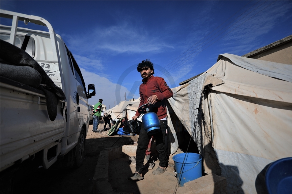 Li Ezêzê malên bi brîkêtan tên çêkirin ji bo kesên di konan da dijîn bûne hêvî