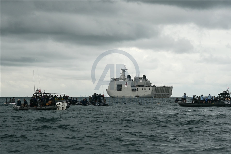 Tim Angkatan Laut terus lakukan pencarian pesawat Sriwijaya Air
