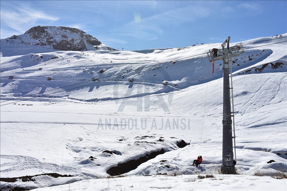 Hakkari'de kayakseverlerin huzur ve güvenliği JAK timlerine emanet
