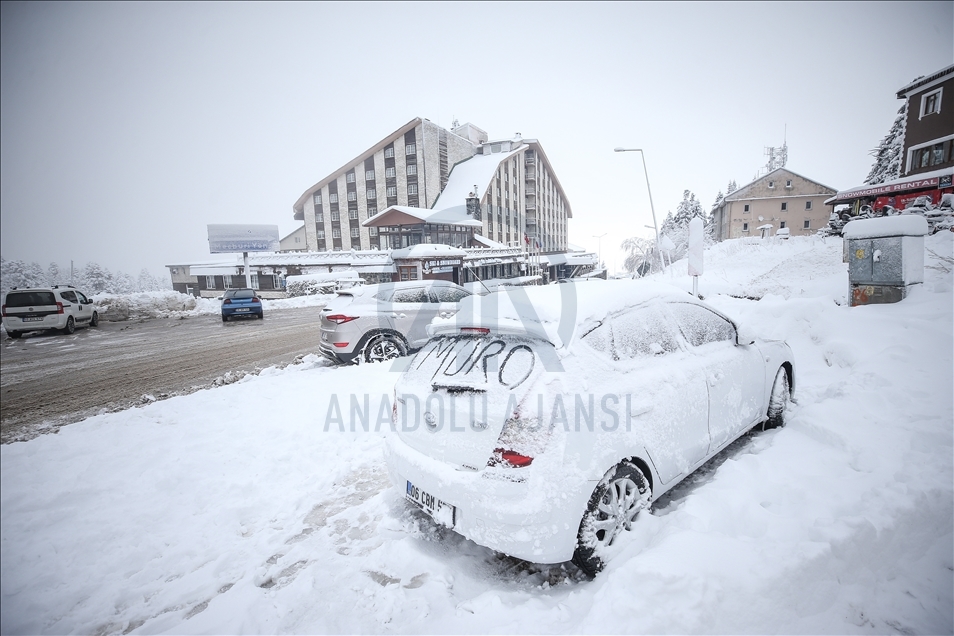 استقبال گسترده گردشگران از پیست اسکی اولوداغ ترکیه 