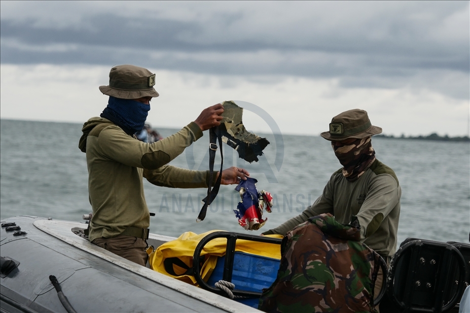 Tim Angkatan Laut terus lakukan pencarian pesawat Sriwijaya Air