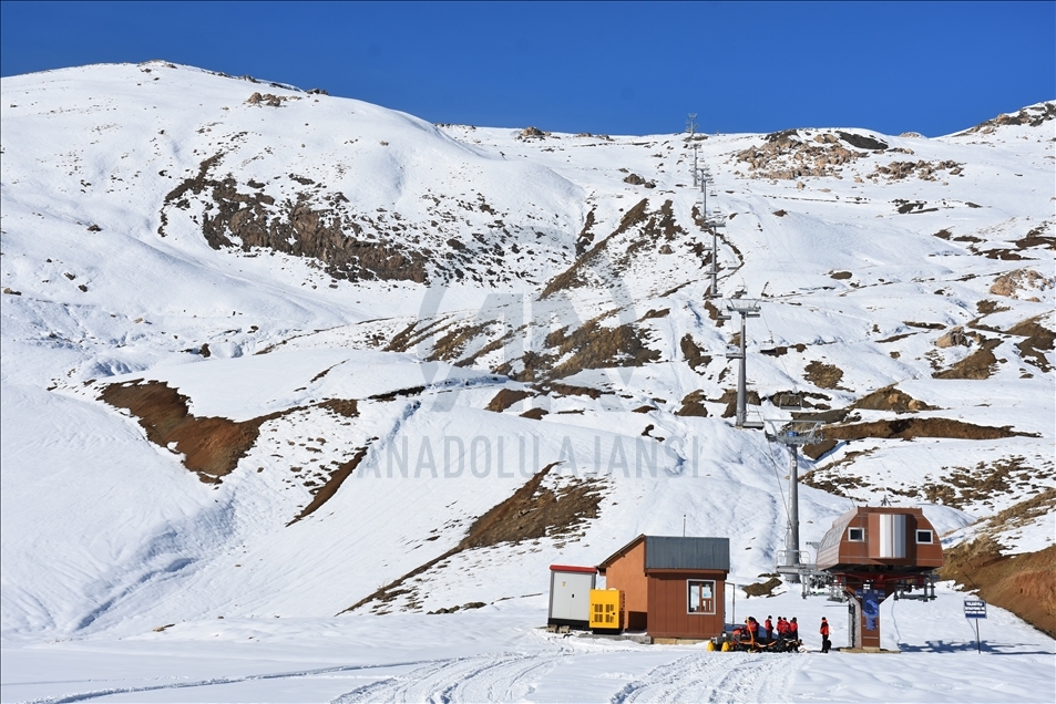 Hakkari'de kayakseverlerin huzur ve güvenliği JAK timlerine emanet
