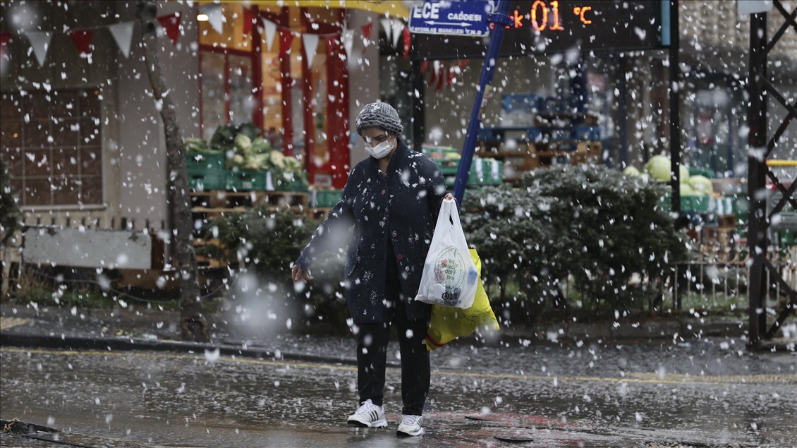 Ankara'da kar yağışı etkisini gösterdi 
