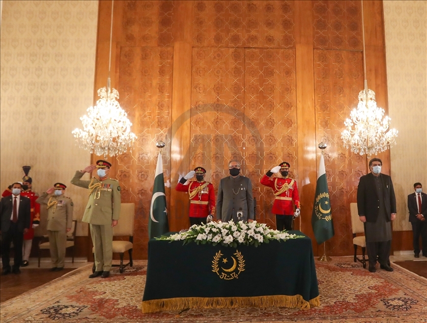 Le MAE turc Mevlut Cavusoglu décoré au Pakistan