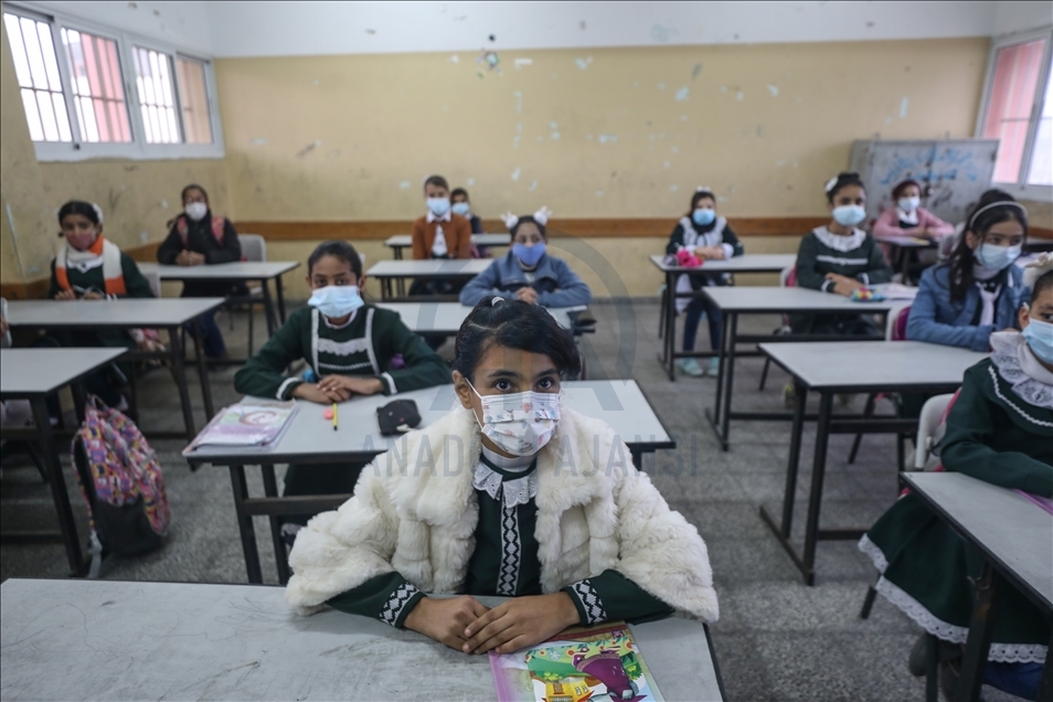 عودة طلاب المرحلة الابتدائية بغزة إلى المدارس