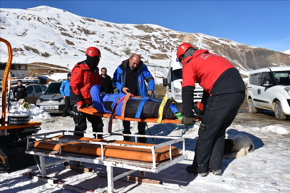 Hakkari'de kayakseverlerin huzur ve güvenliği JAK timlerine emanet