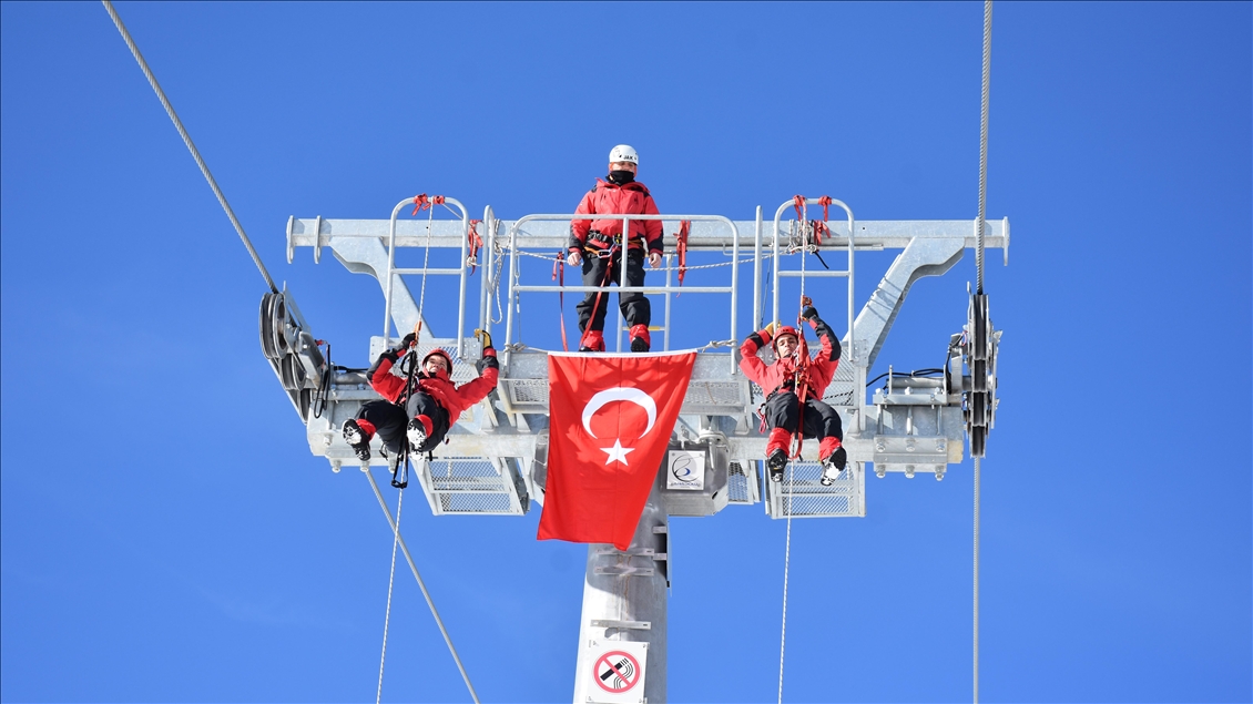 Hakkari'de kayakseverlerin huzur ve güvenliği JAK timlerine emanet