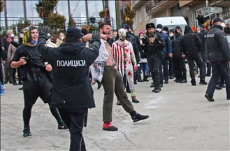 Учесниците на „Вевчанскиот карневал" се судрија со полицијата