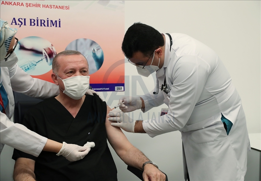  Le Président turc Recep Tayyip Erdogan reçoit un vaccin contre la Covid-19 dans la capitale, Ankara