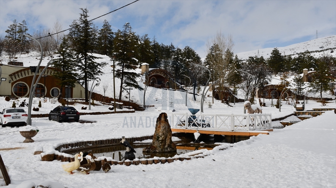 Turquie: Les maisons de Hobbits de Sivas sublimées par la neige