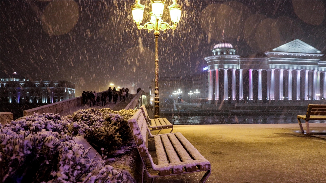 Bie bora e parë në Shkup