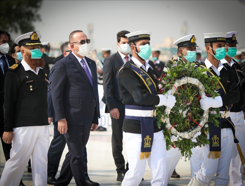 وزير الخارجية التركي يزور قبر مؤسس جمهورية باكستان