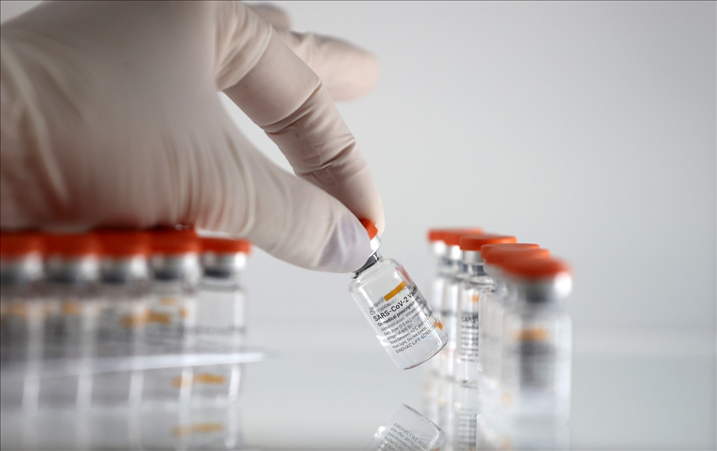 Bursa'da sağlık personeline CoronaVac aşısının ilk dozu yapılmaya başlandı