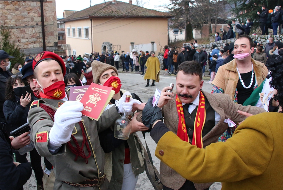 Kuzey Makedonya'daki "Vevçani Karnavalı" Kovid-19 önlemlerine rağmen düzenlendi