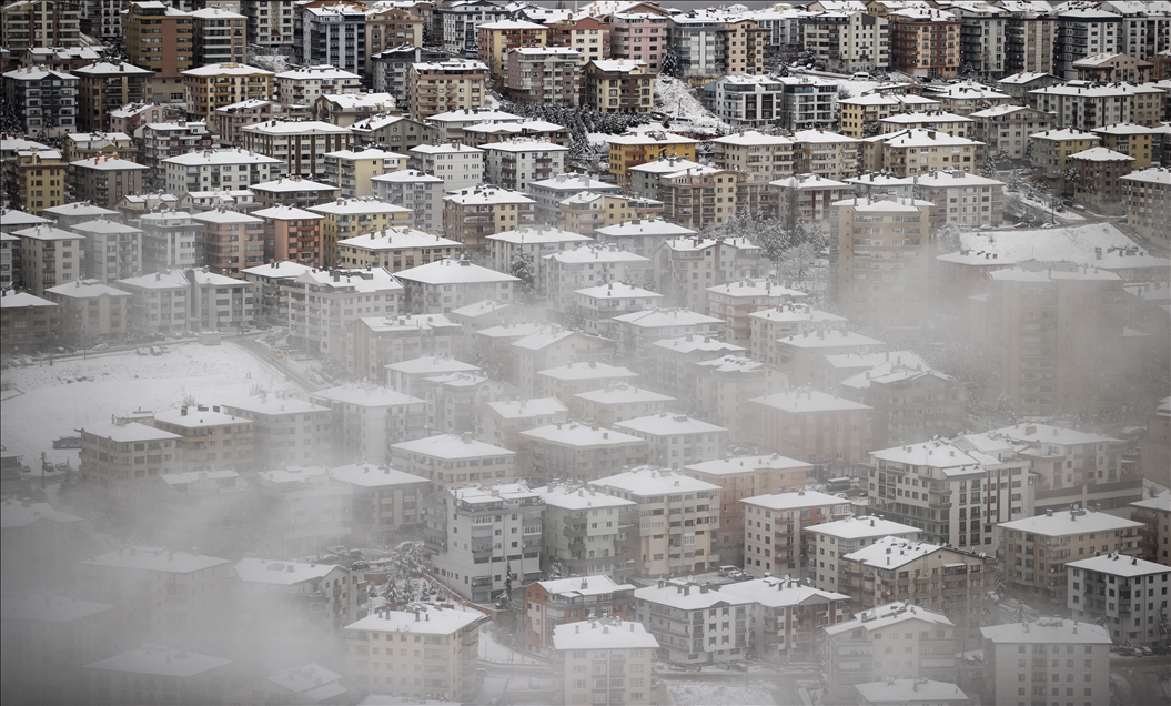 Ankara'da kar yağışı ve sis etkili oldu