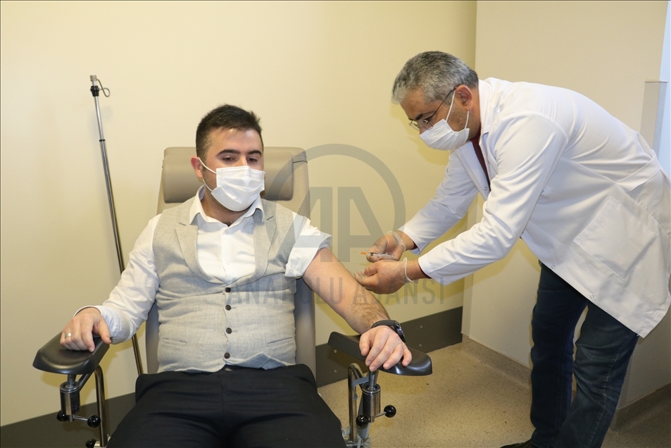 Yozgat'ta sağlık çalışanlarına Kovid-19 aşısı uygulanmaya başlandı