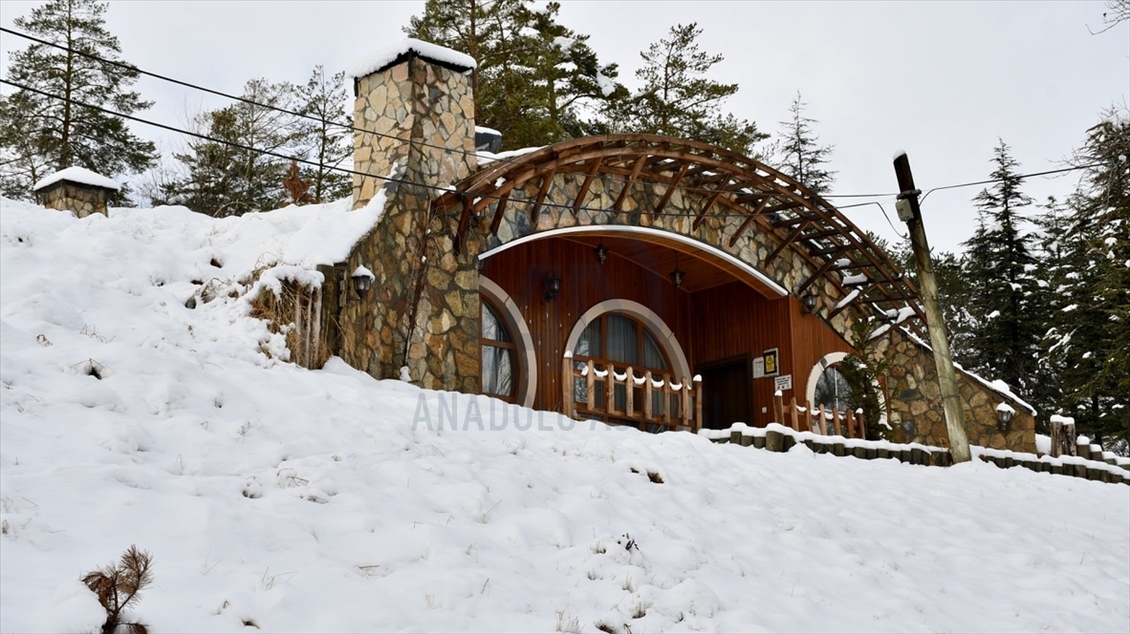 Turquie: Les maisons de Hobbits de Sivas sublimées par la neige