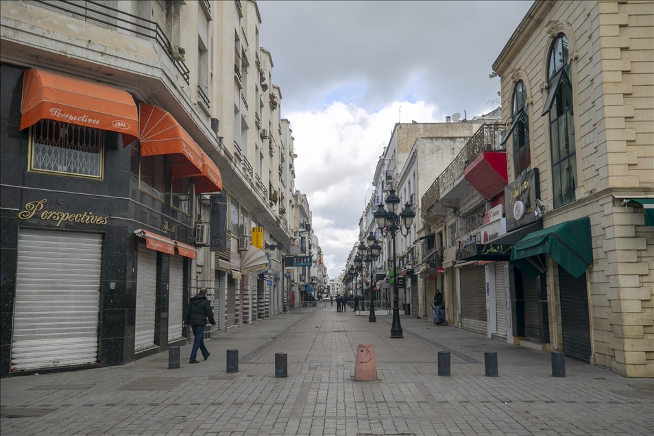 كورونا يغلق "شارع الثورة" والتونسيون يحيون ذكراها إلكترونيا