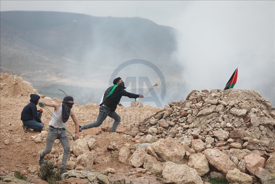 إصابة 10 فلسطينيين برصاص الجيش الإسرائيلي في الضفة