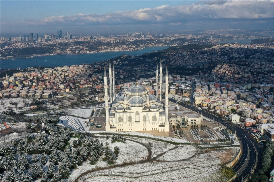 بارش برف زیبای زمستانی در استانبول ترکیه