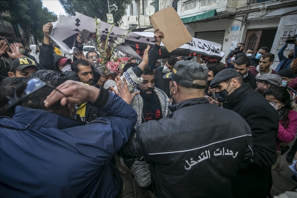 لهم مطالب.. الأمن التونسي يمنع مسيرة لجرحى الثورة