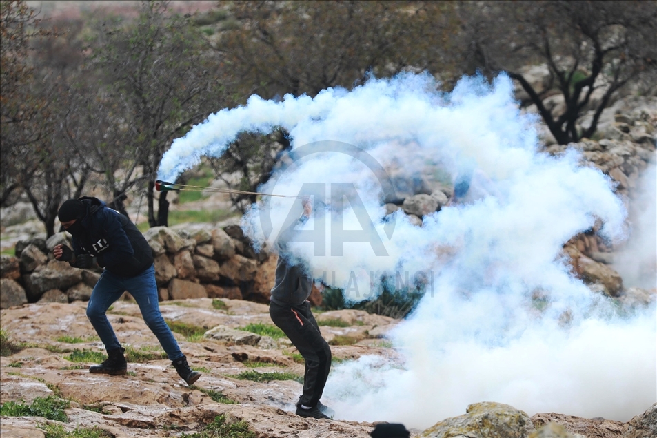 إصابة 10 فلسطينيين برصاص الجيش الإسرائيلي في الضفة