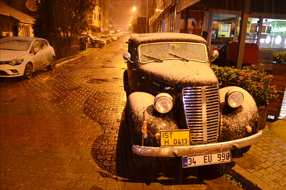 İstanbul'un yüksek kesimlerinde kar yağışı