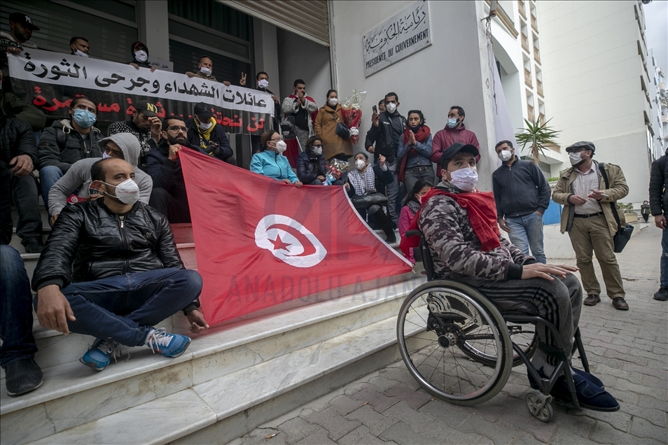 لهم مطالب.. الأمن التونسي يمنع مسيرة لجرحى الثورة