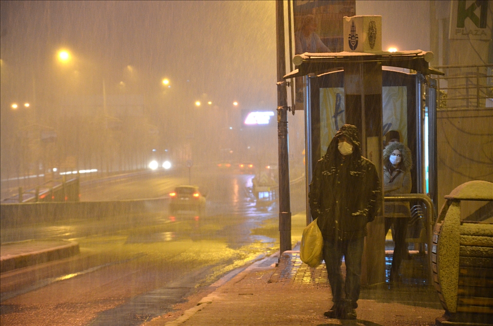 İstanbul'un yüksek kesimlerinde kar yağışı