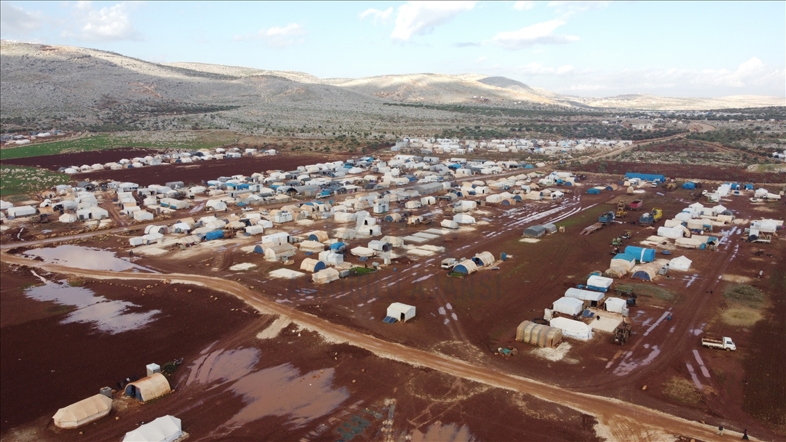 İdlib'de sağanak yine kampları vurdu