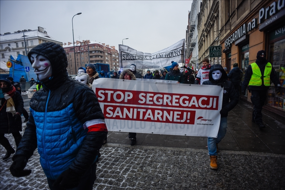 Polonya'da koronavirüs tedbirleri protesto edildi