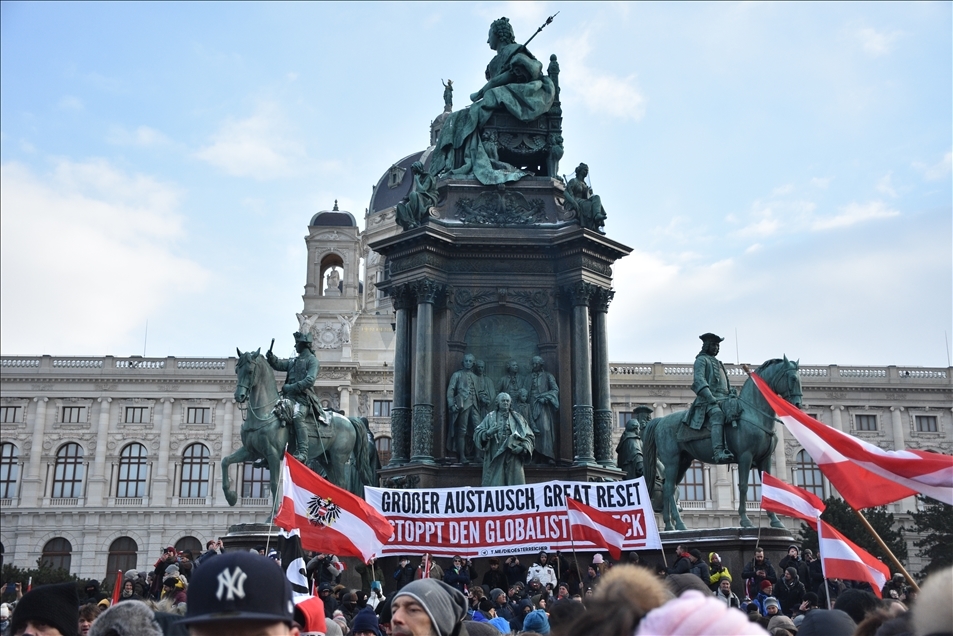 Avusturya’da binlerce gösterici Kovid-19 önlemlerini protesto etti