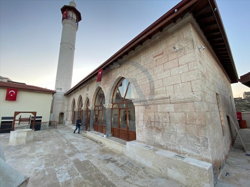 تركيا تنتهي من ترميم مسجد وضريح في عفرين السورية