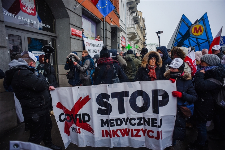 Polonya'da koronavirüs tedbirleri protesto edildi
