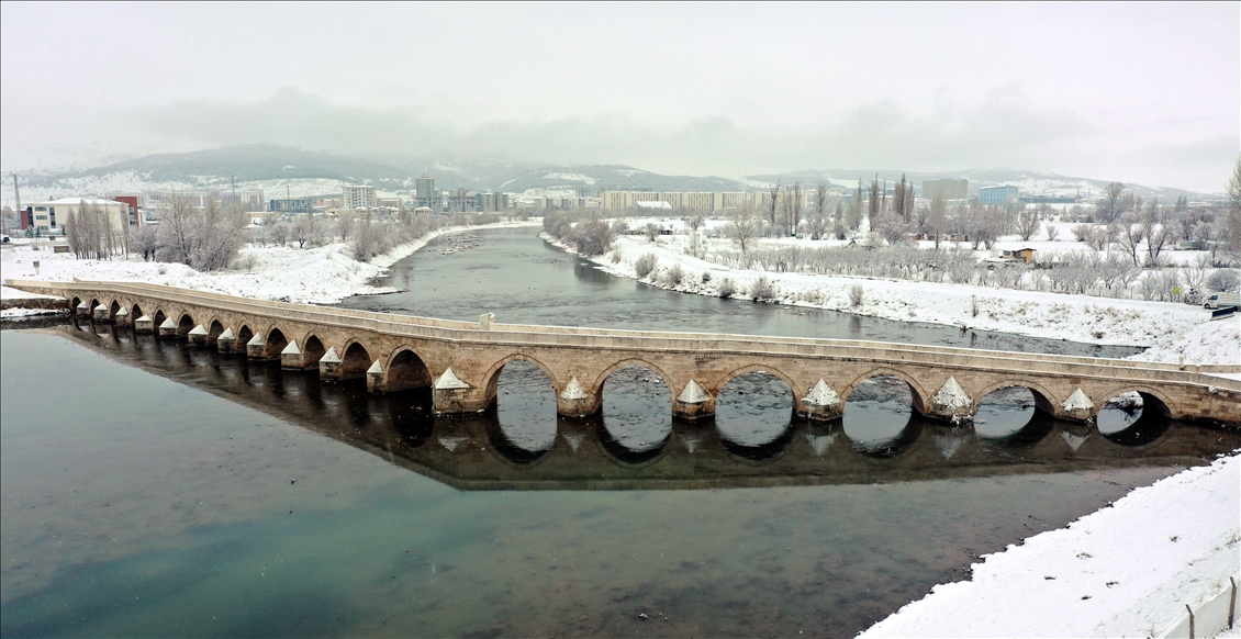 Sivas'ta 388 köy yolu kar nedeniyle ulaşıma kapandı