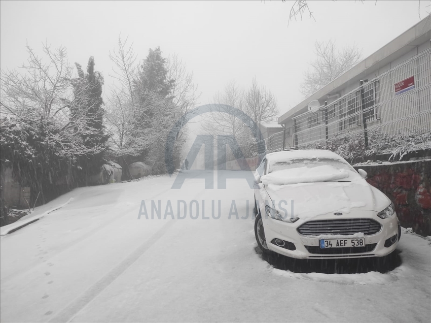  İstanbul'un bazı bölgelerinde kar ve sulu kar yağışı görülüyor