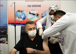 Turquie / COVID-19 : Le vice-président turc Fuat Oktay vacciné