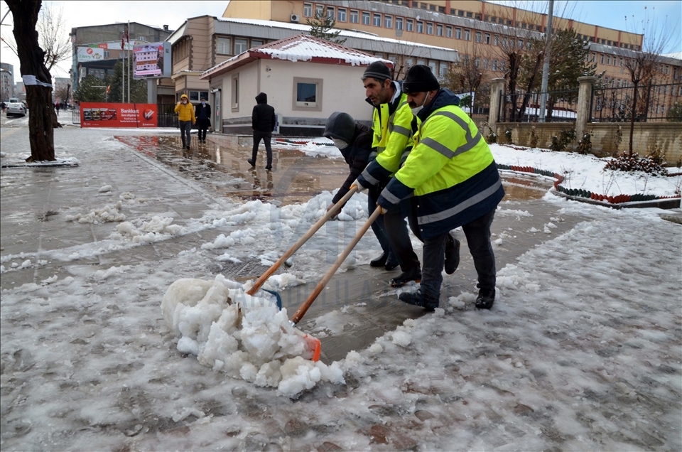 Berf û bagerê rêya 93 niştewarên Wan, Mûş, Bidlîs û Hekariyê girt
