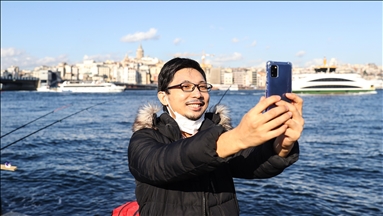 Japon Youtuber Enomoto, eğlenceli kişiliği ve yardımseverliğiyle gönülleri fethediyor