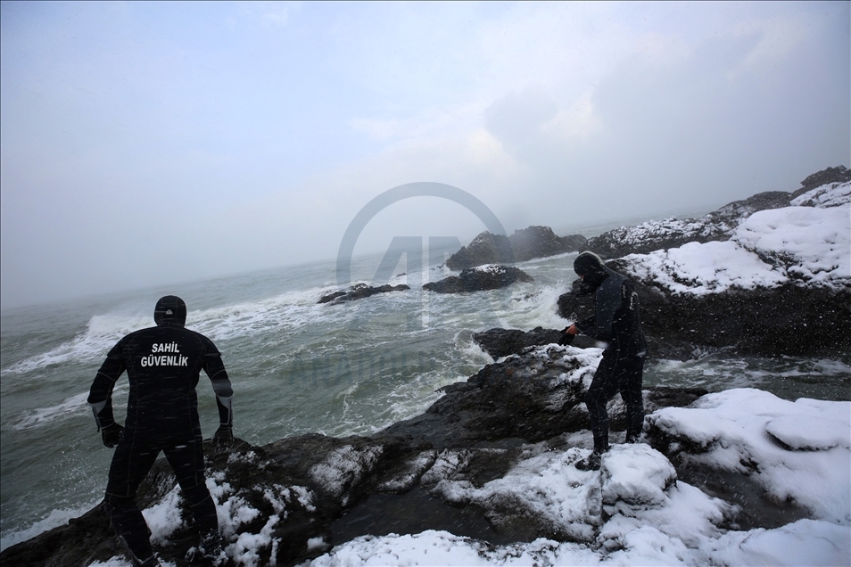 Karadeniz'de batan kuru yük gemisindeki kayıp kişilerin arama çalışmaları sürüyor