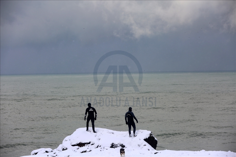 Karadeniz'de batan kuru yük gemisindeki kayıp kişilerin arama çalışmaları sürüyor