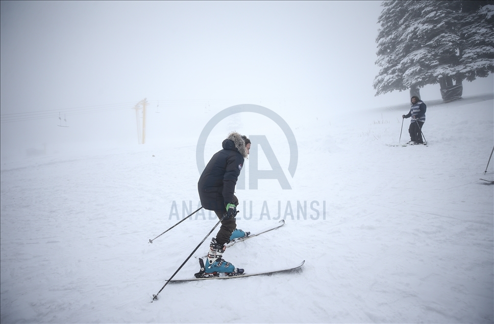 تركيا.. مركز أولوداغ يكتسي بحلة بيضاء تأهبا لعشاق التزلج