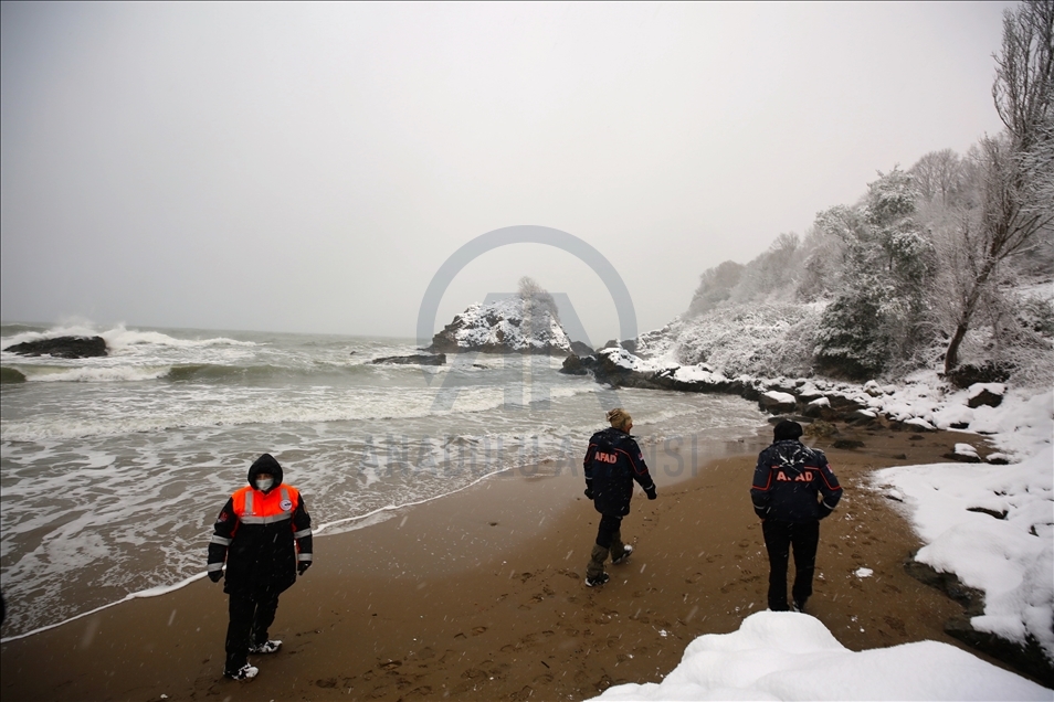 تركيا تواصل البحث عن 3 مفقودين في غرق سفينة بالبحر الأسود