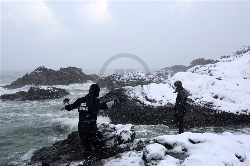 Karadeniz'de batan kuru yük gemisindeki kayıp kişilerin arama çalışmaları sürüyor